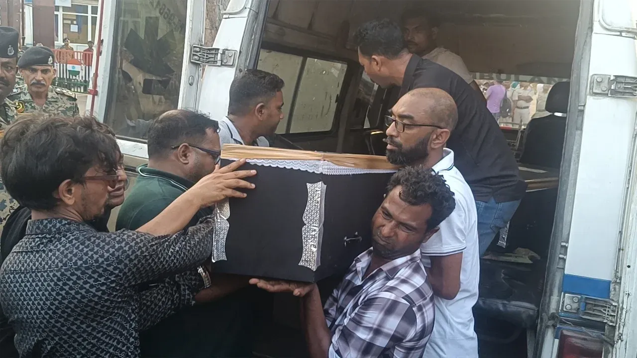 দেশে ফিরল কলকাতার অগ্নিকাণ্ডে নিহত ৫ বাংলাদেশির মরদেহ