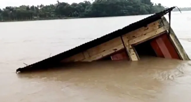 বন্যা পরিস্থিতি পর্যবেক্ষণ করছেন প্রধানমন্ত্রী