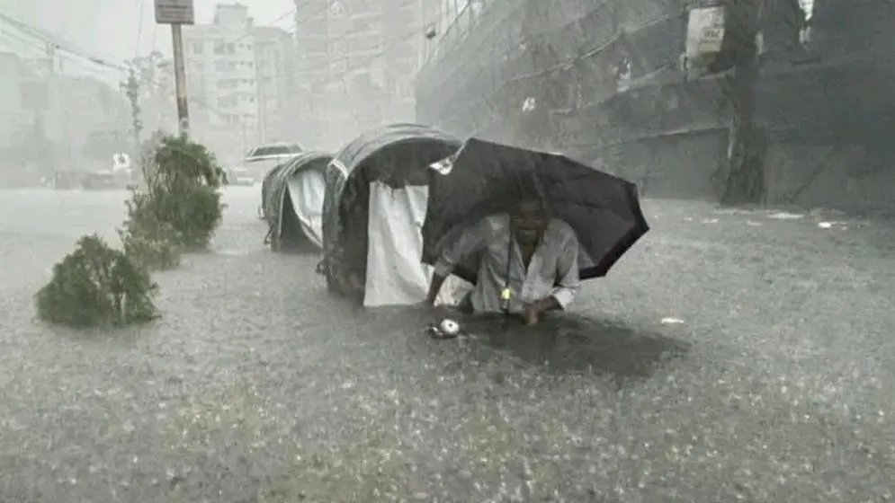 দেশজুড়ে টানা বৃষ্টি, ৫ জেলায় বন্যার শঙ্কা