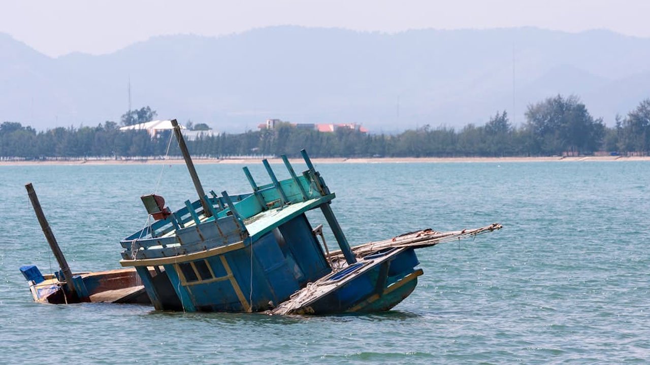 boat-capsize-20250311074946