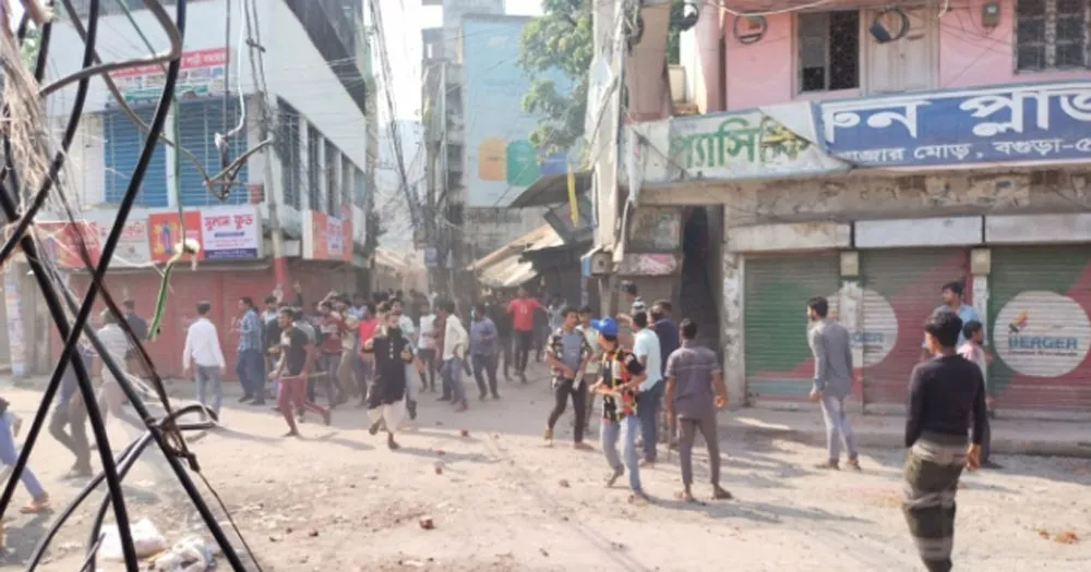 বগুড়ায় হরতালে ধাওয়া পাল্টা-ধাওয়া, ভাঙচুর