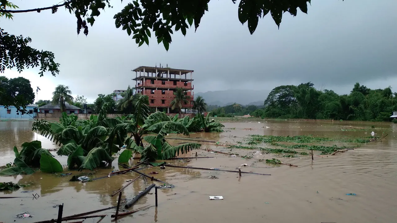 খাগড়াছড়িতে পাহাড়ি ঢলে বন্যা, পানিবন্দি কয়েক হাজার মানুষ