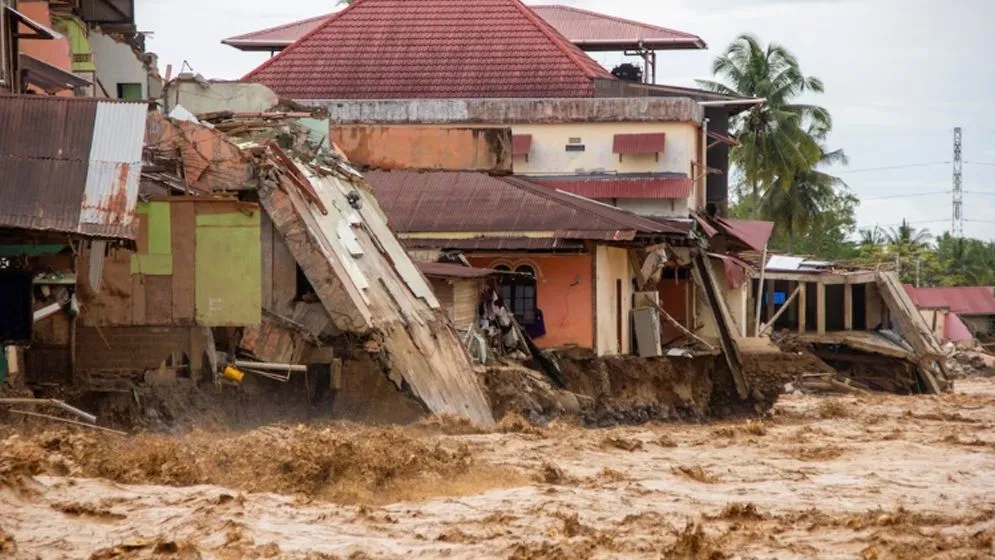 ভয়াবহ বন্যায় ইন্দোনেশিয়া ও থাইল্যান্ডে নিহতের সংখ্যা ছাড়াল ৩০০