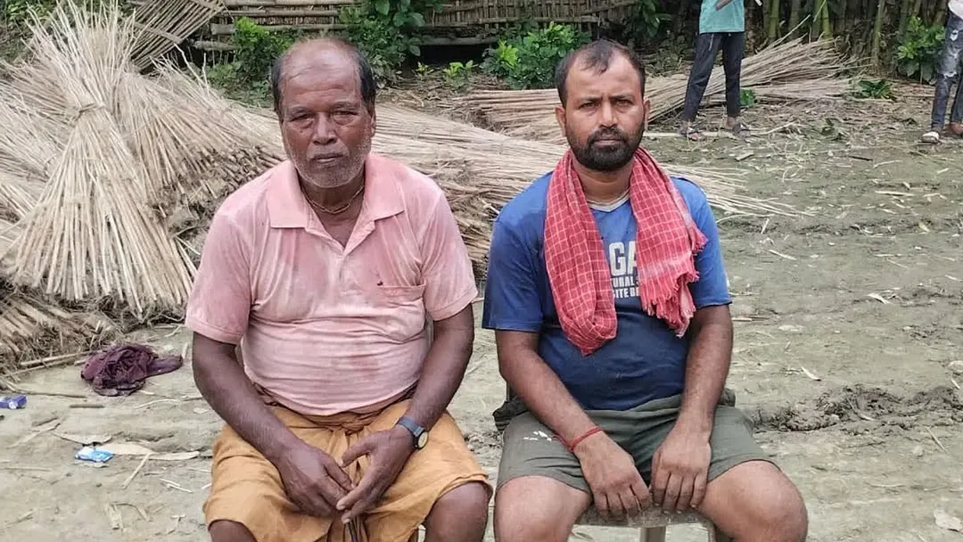 পাল্টা দুই ভারতীয়কে আটক  করলেন স্থানীয়রা
