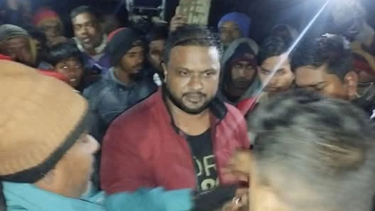 শিবির নয়, চাঁদাবাজির অভিযোগে ছাত্রদল নেতা ও পুলিশ সদস্য গ্রেপ্তার