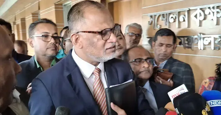 ব্যবসায়ীদের ভোজ্যতেলের দাম বাড়ানোর আইনগত ভিত্তি নেই : বাণিজ্য উপদেষ্টা