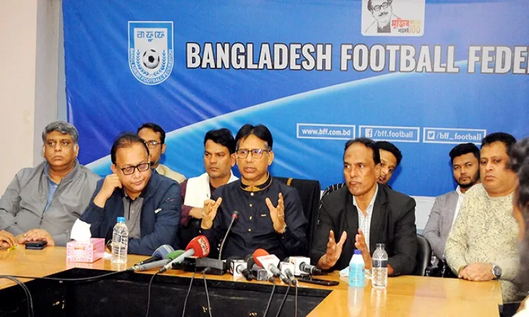 ৬ ভেন্যুতে প্রিমিয়ার ফুটবল