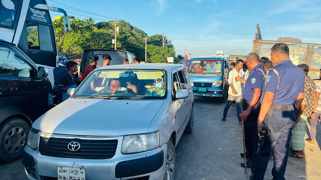 ৬ ঘণ্টা পর ঢাকা-সিলেট মহাসড়কে যান চলাচল স্বাভাবিক