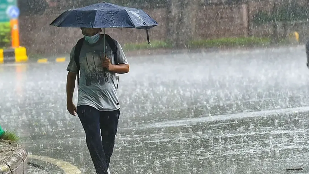 ঢাকায় কমতে পারে গরমের তীব্রতা, আট বিভাগে ভারী বৃষ্টির সম্ভাবনা