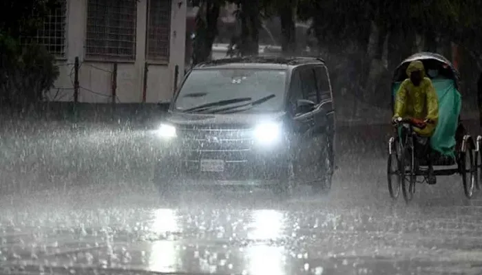 রেমালের প্রভাবে রাজধানীতেও বৃষ্টি