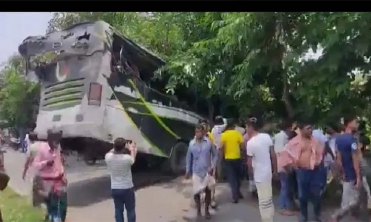 বড়াইগ্রামে দুই বাসের মুখোমুখি সংঘর্ষ, নিহত ৬