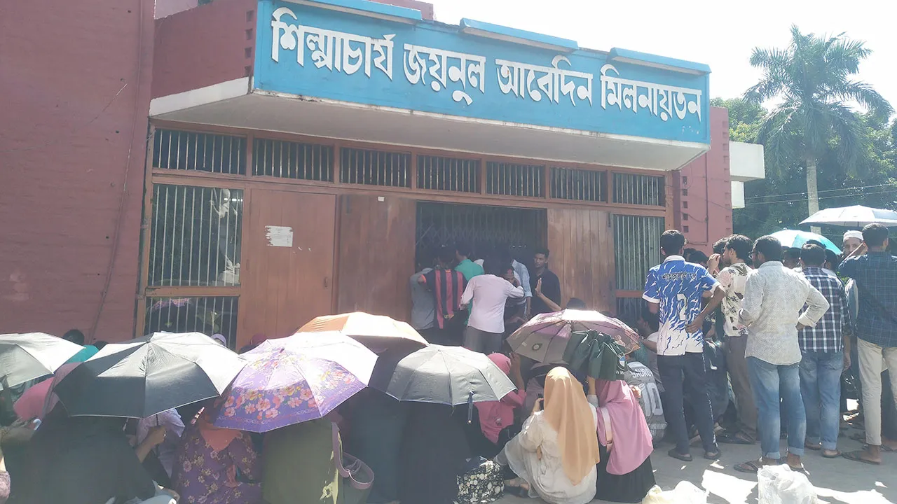 বাকৃবি অনির্দিষ্টকালের জন‍্য বন্ধ ঘোষণা, হল ত্যাগের নির্দেশ