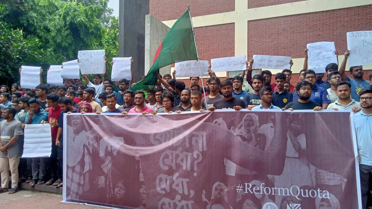 সমাধান খোঁজার চেষ্টা সংস্কারে, আইনি লড়াইয়ে শিক্ষার্থীরা