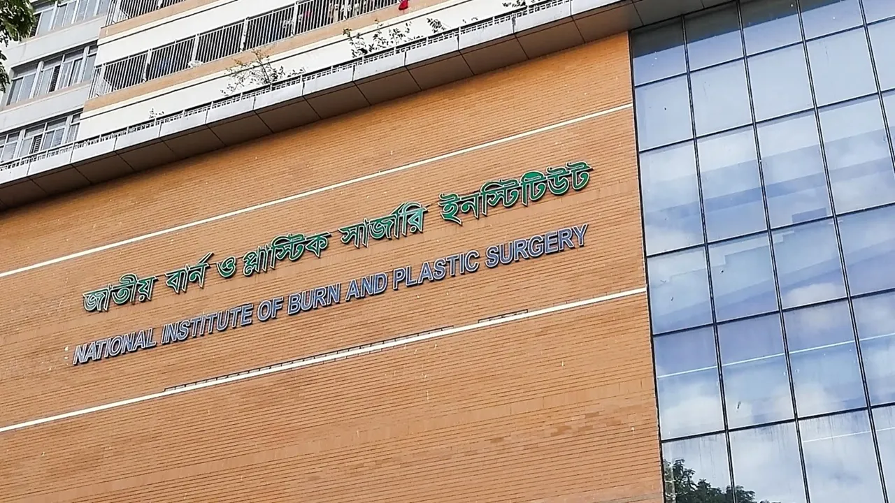 বাড্ডায় গ্যাস লিকেজ থেকে বিস্ফোরণ, শিশুসহ একই পরিবারে দগ্ধ ৫