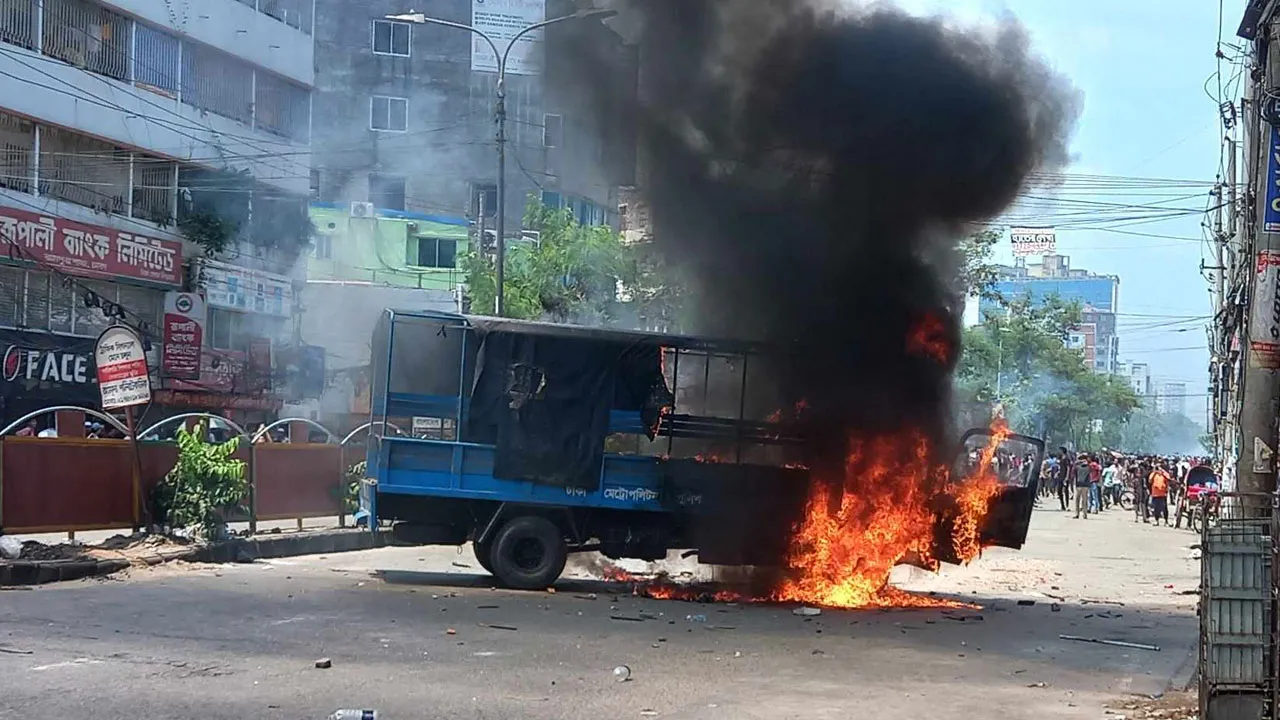 কমপ্লিট শাটডাউনে’দেশজুড়ে ব্যাপক সংঘর্ষ, হতাহত অনেক