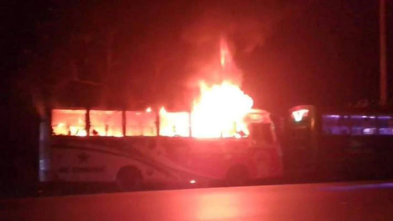 bus-fire-20231129004919