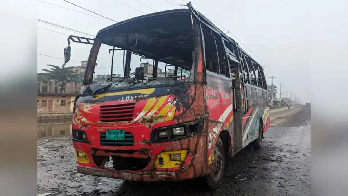 চট্টগ্রামে আরও এক বাসে আগুন