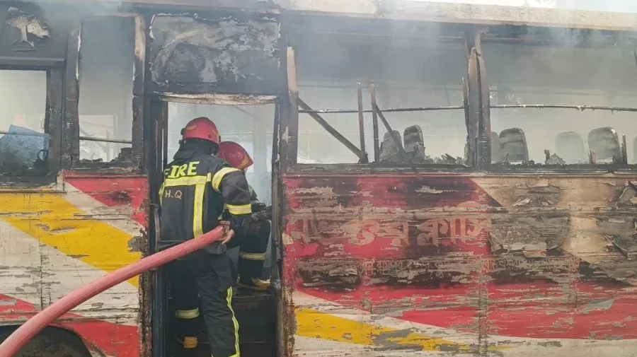 Passenger bus torched in Dhaka’s Gulistan