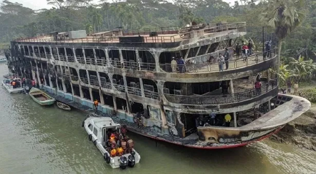 লঞ্চে আগুন: সুগন্ধায় ভেসে উঠল আরও এক লাশ