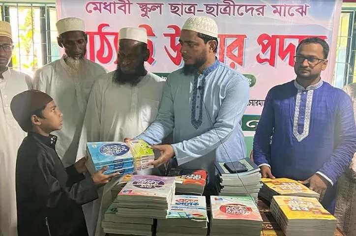 আমরা সকল শিক্ষার্থীর হাতে বই তুলে দিতে চাই : ড. মাসুদ