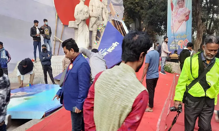 ওবায়দুল কাদেরের বক্তব্যের সময় ভেঙে পড়ল মঞ্চ