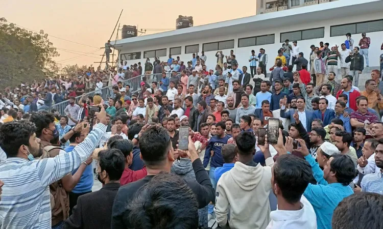 গোলাপবাগ মাঠে দলে দলে প্রবেশ করছেন বিএনপি নেতাকর্মীরা
