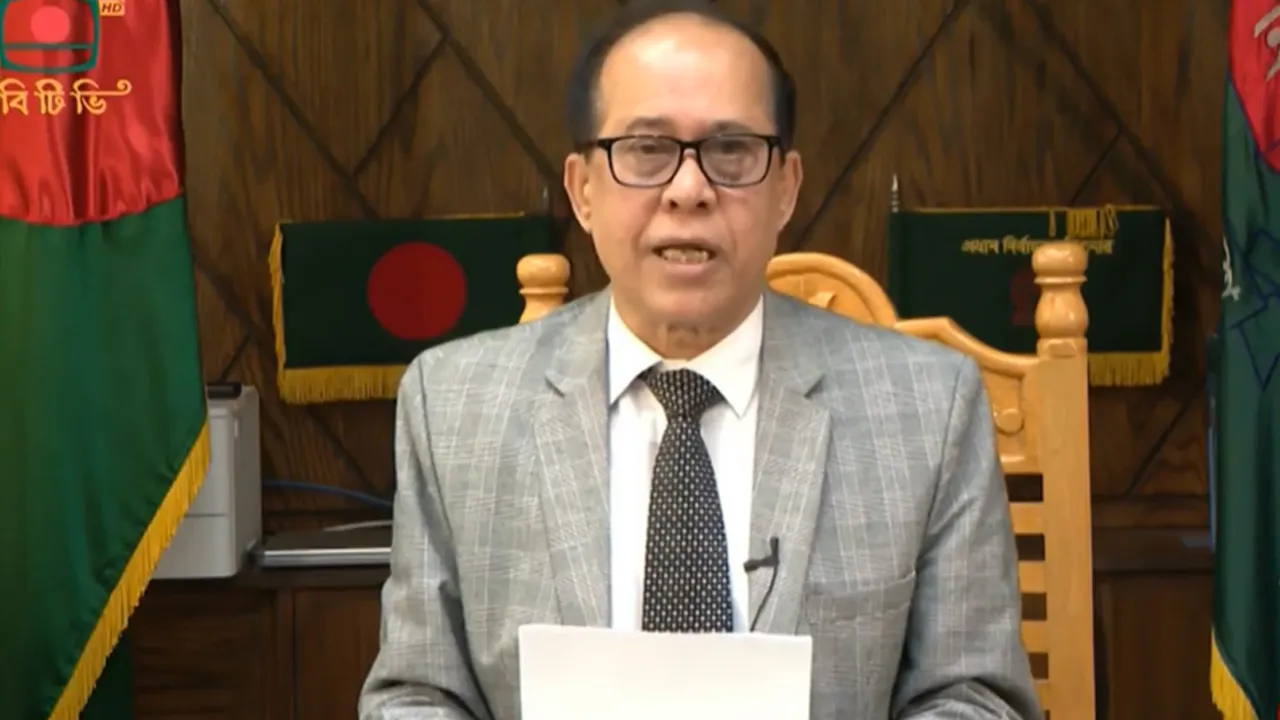 জাতির উদ্দেশে ভাষণ দিচ্ছেন সিইসি