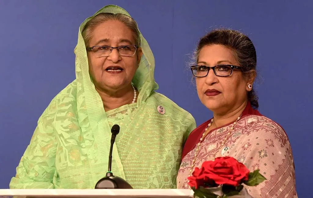 দেশ ছাড়লেন শেখ রেহানাও