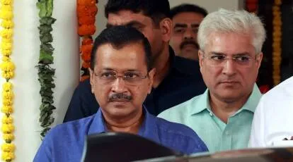ভারতে কেজরিওয়ালকে জরিমানা