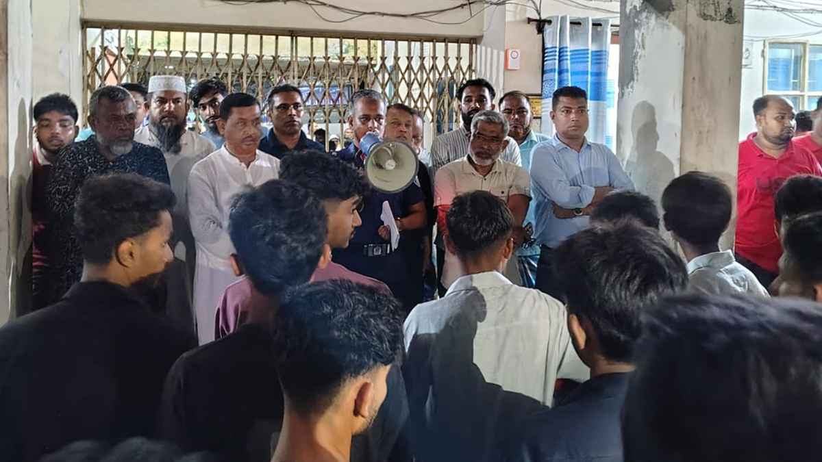 পুলিশের সাঁড়াশি অভিযান, আটক ৩৭০