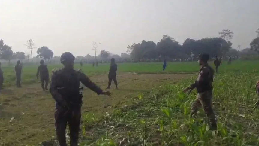 চাঁপাইনবাবগঞ্জ সীমান্তে ভারত-বাংলাদেশের গ্রামবাসীর মধ্যে সংঘর্ষ, আহত ৪