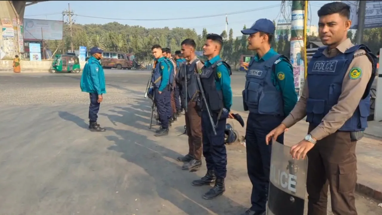 অনির্দিষ্টকালের ধর্মঘট শুরু, অচল চট্টগ্রাম বন্দর