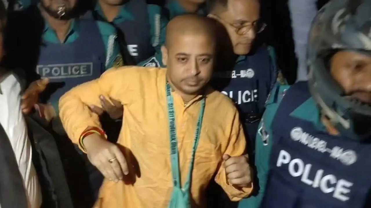 রাষ্ট্রদ্রোহ মামলায় চিন্ময় দাসের জামিন স্থগিত