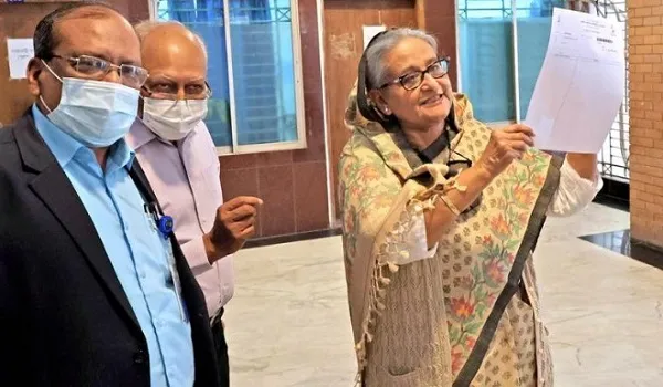 ১০ টাকায় টিকিট কেটে চোখের পরীক্ষা করান প্রধানমন্ত্রী