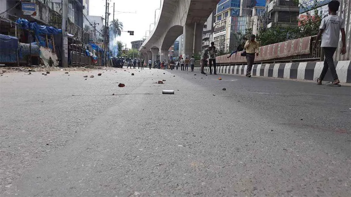 বায়তুল মোকাররমে বিএনপি কর্মীদের সাথে পুলিশের সংঘর্ষ, টিয়ারশেল-গুলি
