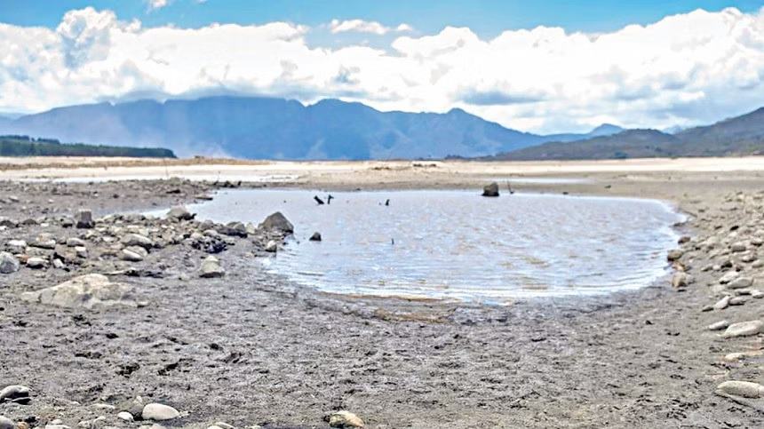 Half of world’s large lakes drying up: study