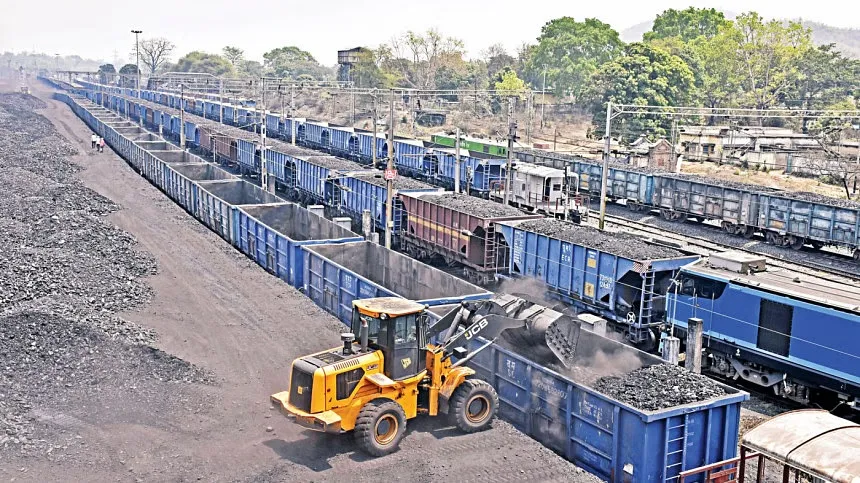 India steps up coal use to fight outages