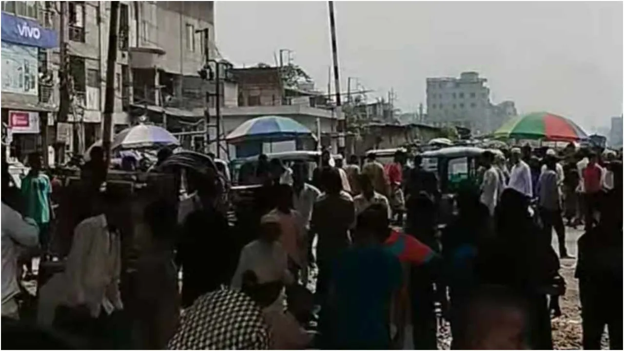 অটোরিকশা চালকদের অবরোধ, ঢাকা-পদ্মা সেতু ট্রেন চলাচল বন্ধ