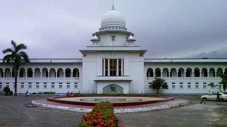 এজলাসে ডিম ছোড়া আইনজীবীদের সদস্য পদ বাতিল হচ্ছে