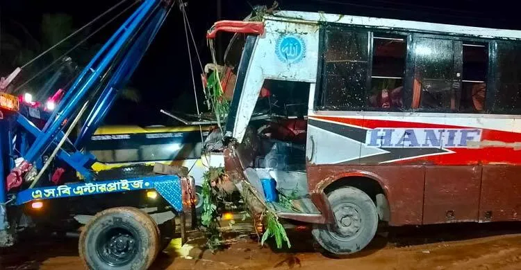 কক্সবাজারে বাস খাদে পড়ে প্রাণ গেল দুজনের