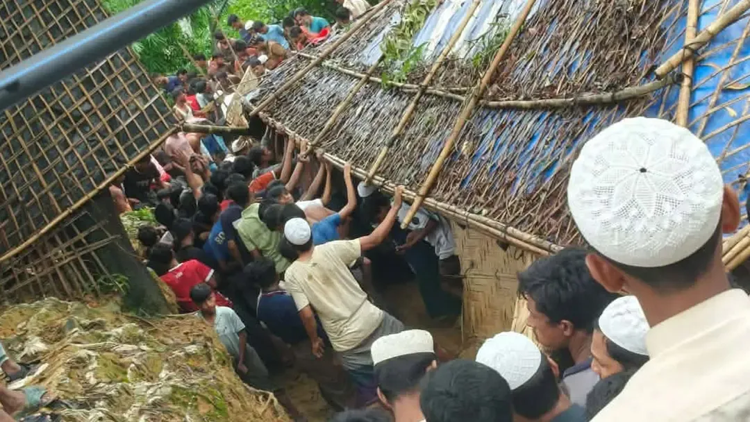 উখিয়ায় রোহিঙ্গা ক্যাম্পে পাহাড় ধসে ৫ শিশু শিক্ষার্থীর মৃত্যু