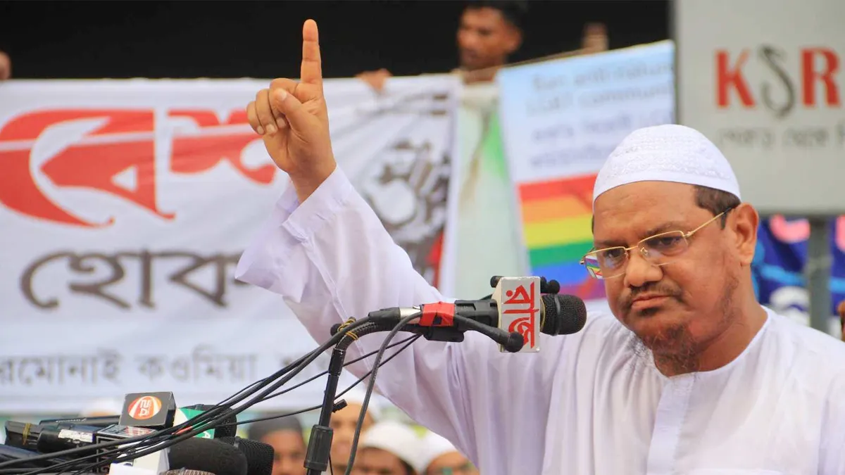আ.লীগকে ক্ষমতায় রেখে নিরপেক্ষ নির্বাচন সম্ভব নয়: চরমোনাই পীর