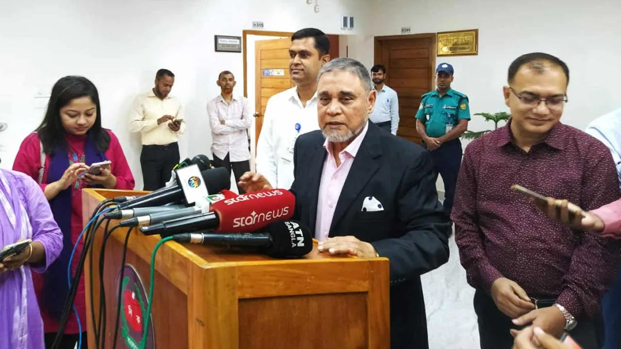 বিগত নির্বাচন ‘বৈধ’ বলা পর্যবেক্ষক ঢুকতে পারবে না: সিইসি
