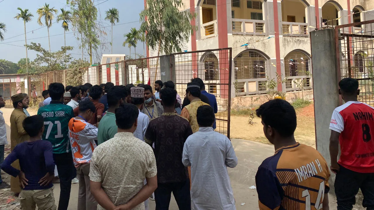 চট্টগ্রামে দুই প্রার্থীর সমর্থকদের মধ্যে ধাওয়া–পাল্টা ধাওয়া, আহত ৬