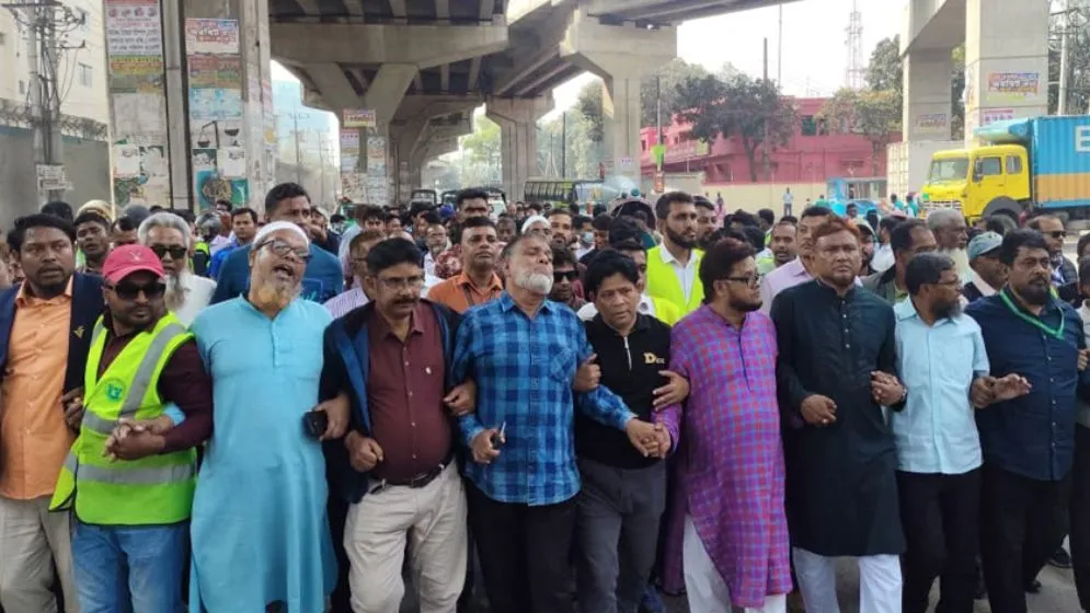 শ্রমিক-কর্মচারীদের কর্মবিরতিতে অচল চট্টগ্রাম বন্দর