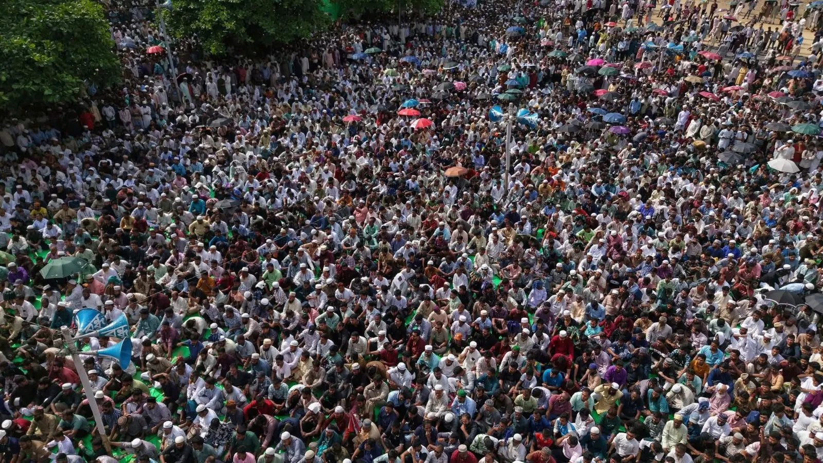 চট্টগ্রামে ১১ দলের সমাবেশে জনস্রোত