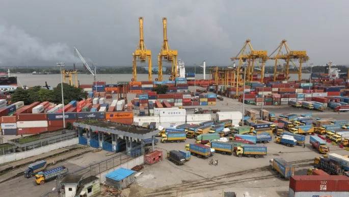 প্রায় ১৮ ঘণ্টা পর চট্টগ্রাম বন্দরে কার্যক্রম সচল
