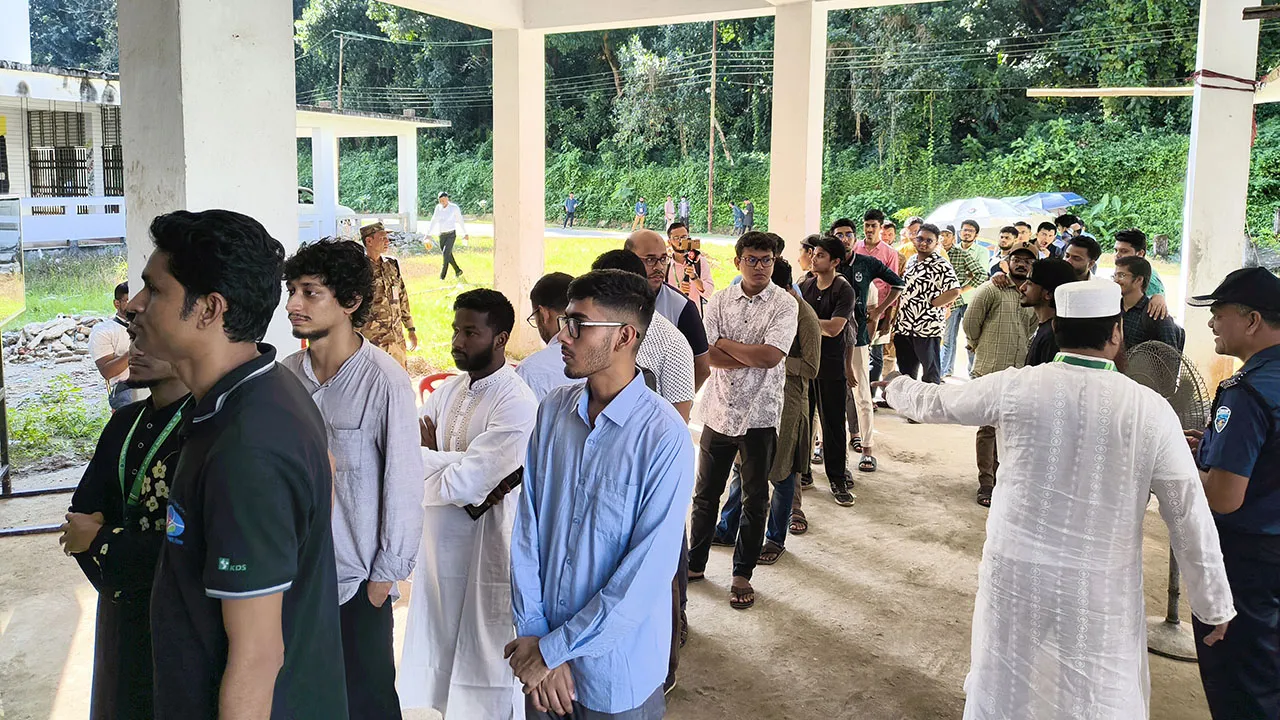 চাকসু নির্বাচনে ভোটগ্রহণ শুরু