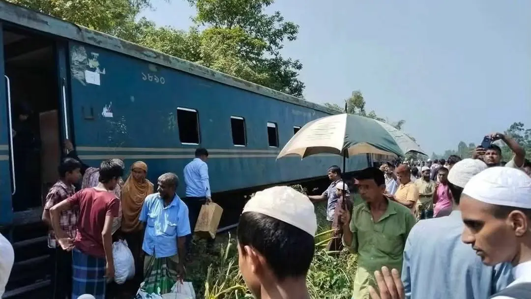 কুমিল্লায় কর্ণফুলী কমিউটার ট্রেনের তিন বগি লাইনচ্যুত