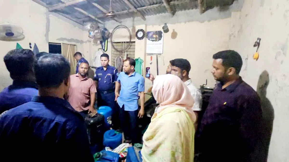 অবৈধভাবে মজুত ২১৫ লিটার অকটেন জব্দ